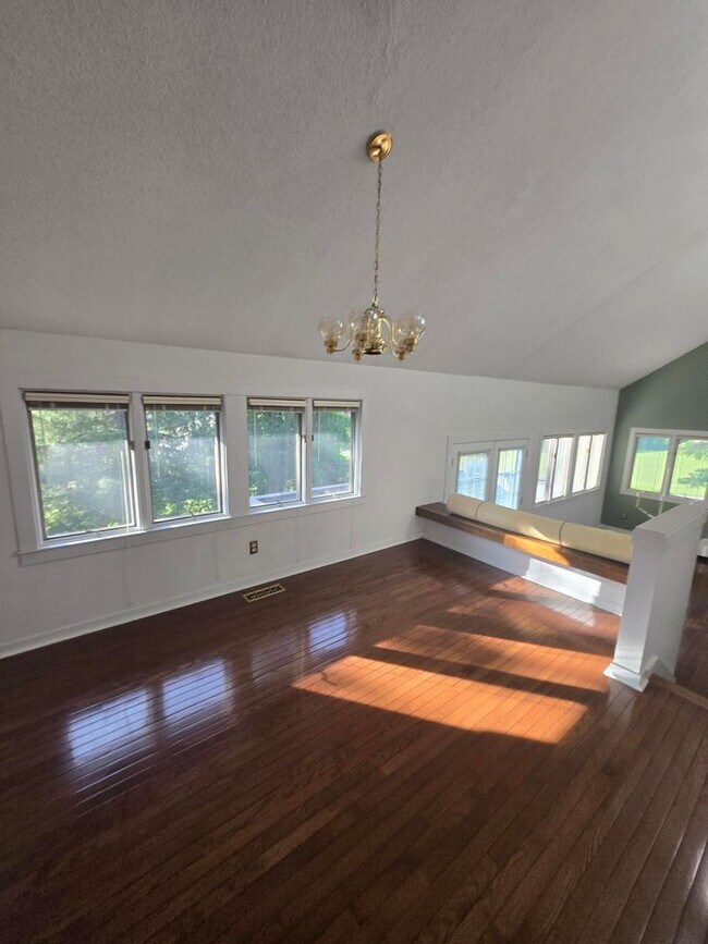 Building Photo - Spacious 3-Bedroom Condo in Gated Community – Modern Comfort & Convenience!