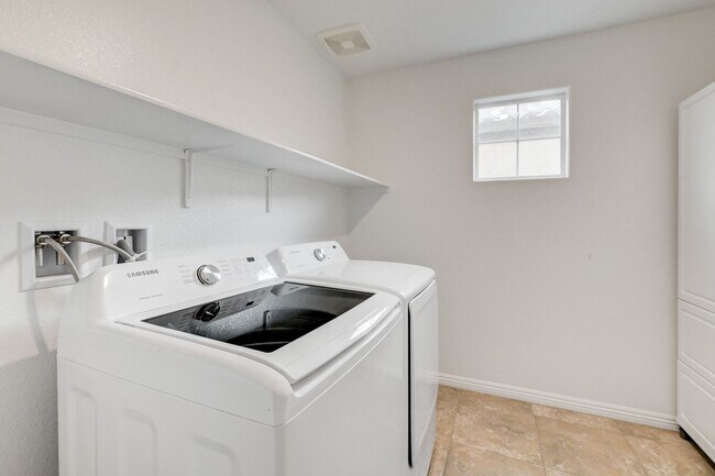 Building Photo - Beautiful Skye Canyon Home w/ 3rd Floor Living Suite - A MUST SEE!