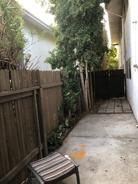 Large back patio - 408 Ellwood Beach Dr