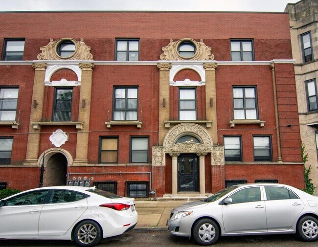 Building Photo - 2 bedroom in Chicago IL 60637