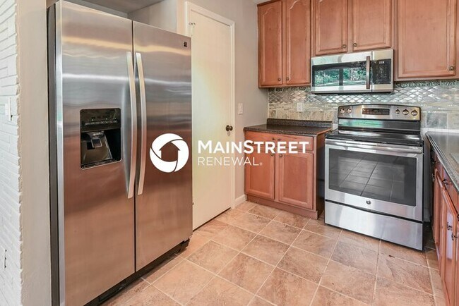 Building Photo - 3 Bedroom Pet-Friendly Home in Jacksonville, FL with Main Street Renewal