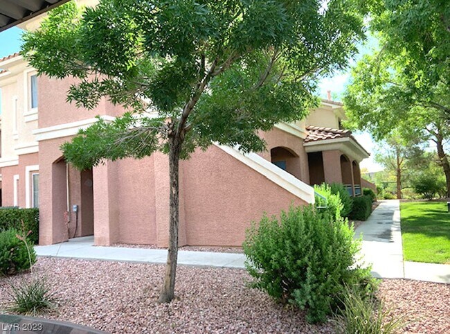 Building Photo - 352 Pine Haven St