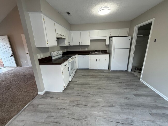 Building Photo - Ridgewood Subdivision Gem: 3-Bedroom Home with Fenced Yard.