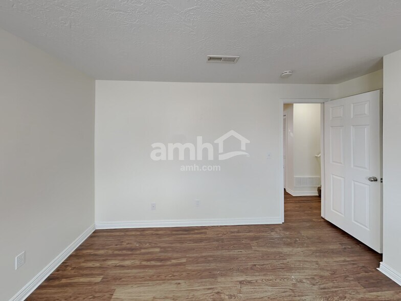 Building Photo - 2883 2415 N