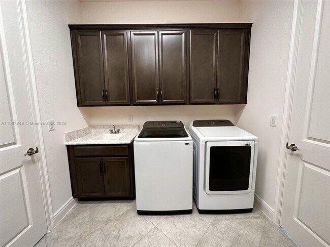 Building Photo - 13646 Abberwick Dr