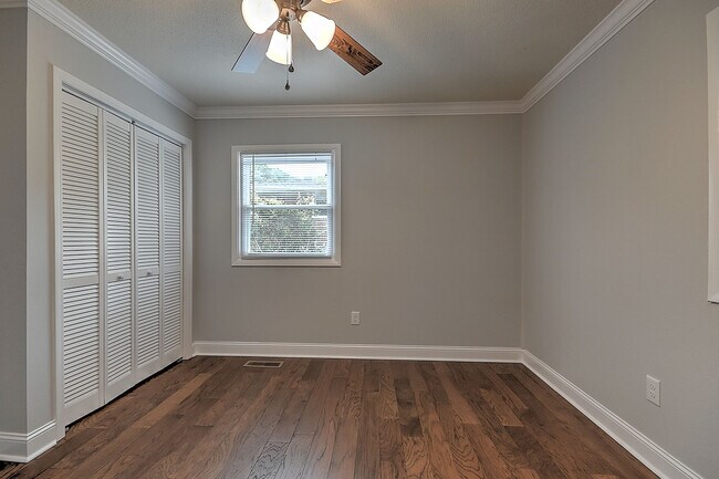 Building Photo - 2708 Schumway Dr