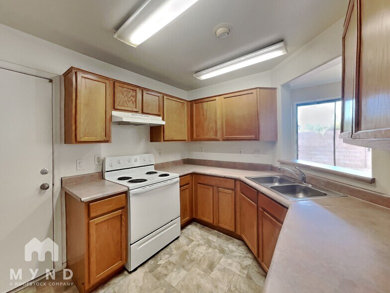 Building Photo - 8921 E Crescent Ave