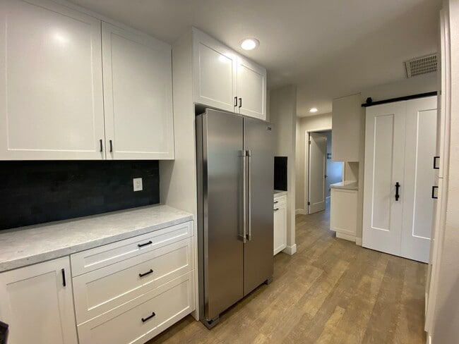 Building Photo - Beautifully Renovated Condo in Rancho Bernardo!