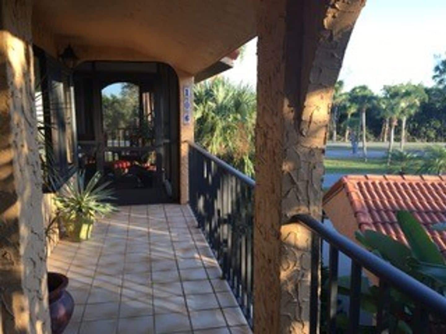 Building Photo - Rose Garden Furnished Unit Available May - Nov