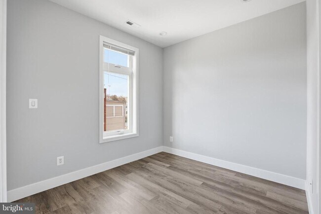 Building Photo - 2600 4th St NE