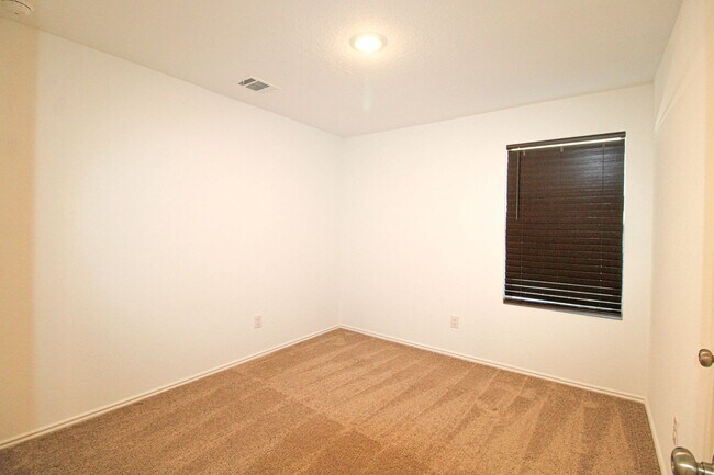 Building Photo - 3642 Millbrook Wy