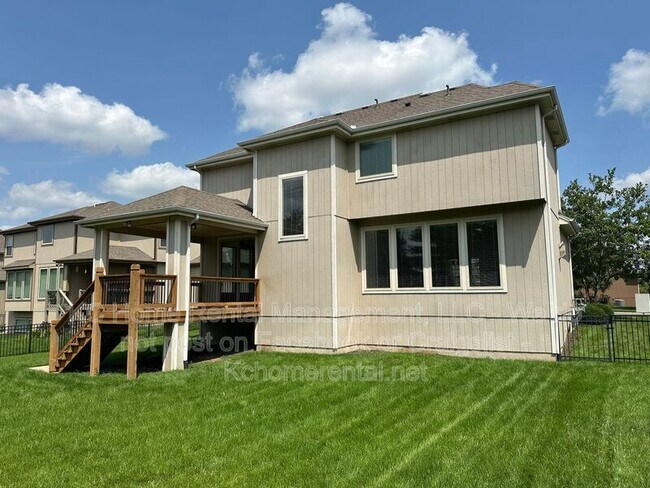 Building Photo - 8608 W 165th St