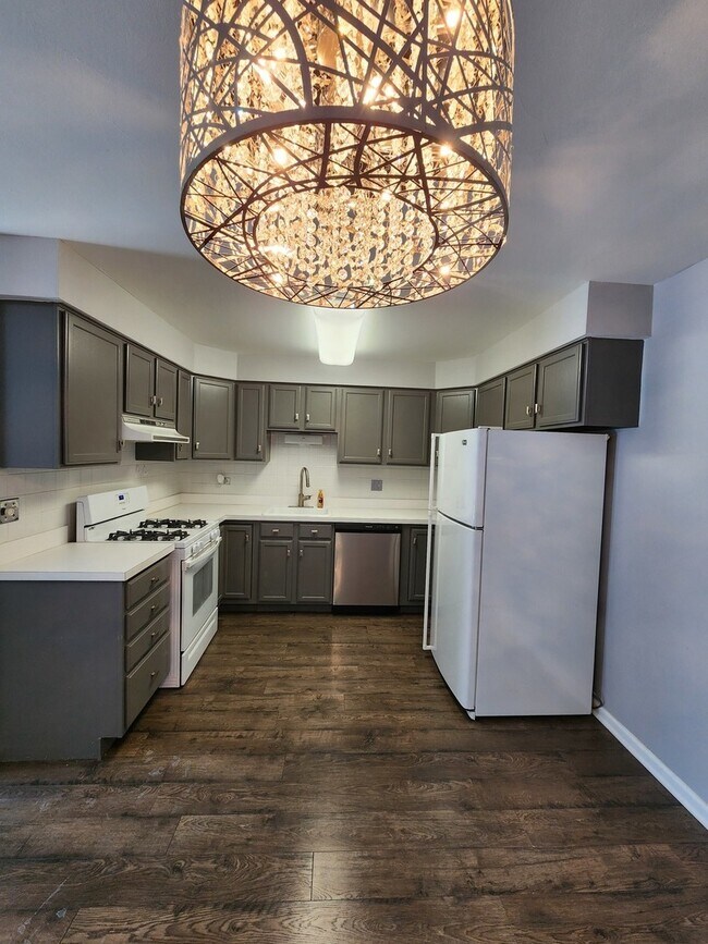 Building Photo - 123 Brewster Ct