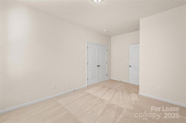 Building Photo - 720 Wood Lily Dr