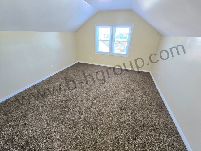 Building Photo - 5004 28th Ave