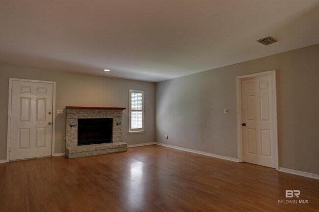 Building Photo - 409 Nichols Ave