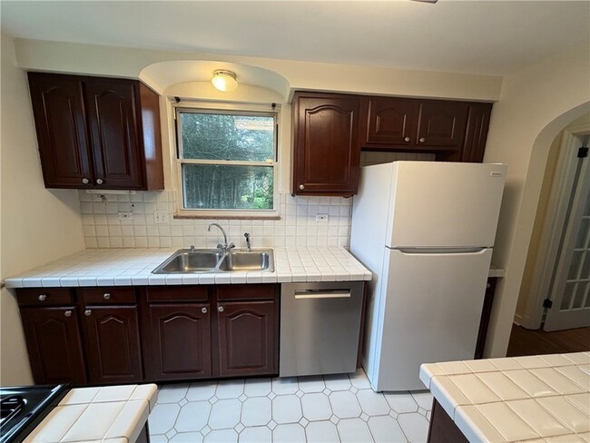 Building Photo - 218 Jackson Cir