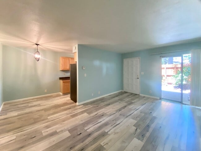 Building Photo - Charming 2-Bedroom Townhouse in Fremont - ...