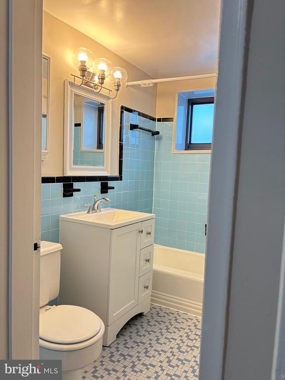 Building Photo - 1300 S Arlington Ridge Rd