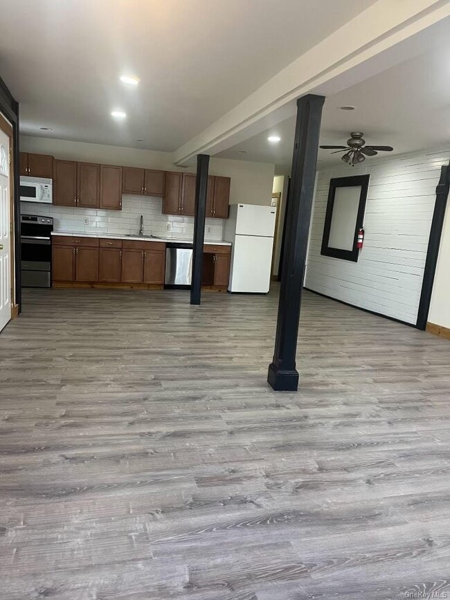 Building Photo - 1027 Beekman Rd