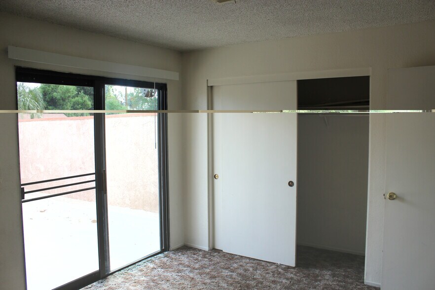 Building Photo - 1960 W Linden St