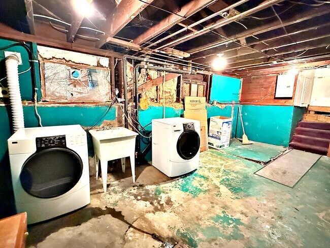 Building Photo - 858 N Stafford St