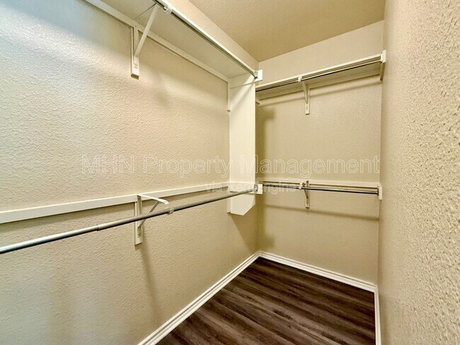 Building Photo - 9011 Timber Hunt