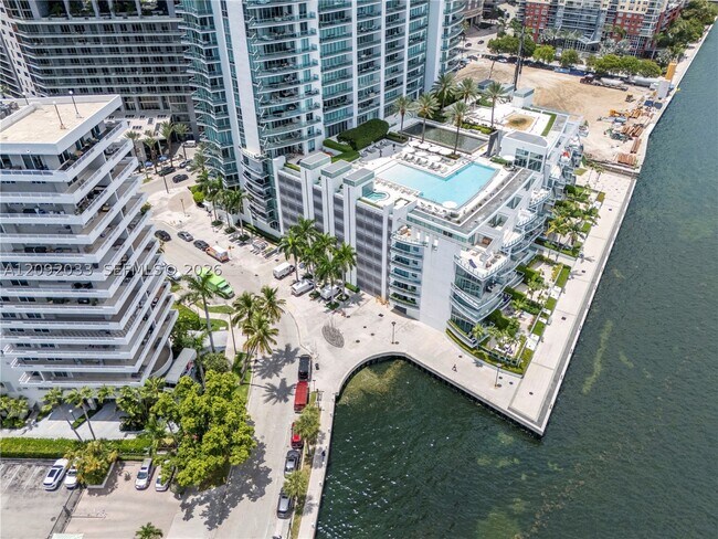 Building Photo - 1331 Brickell Bay Dr