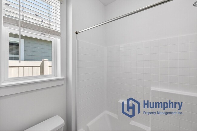 Building Photo - Beautiful home minutes from Costco