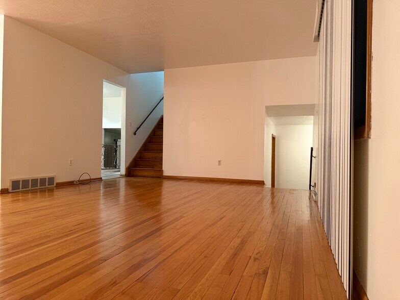 Building Photo - 6800 Glenallen Ave