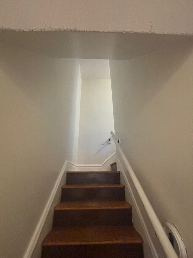 Building Photo - 5054 Winona Ave