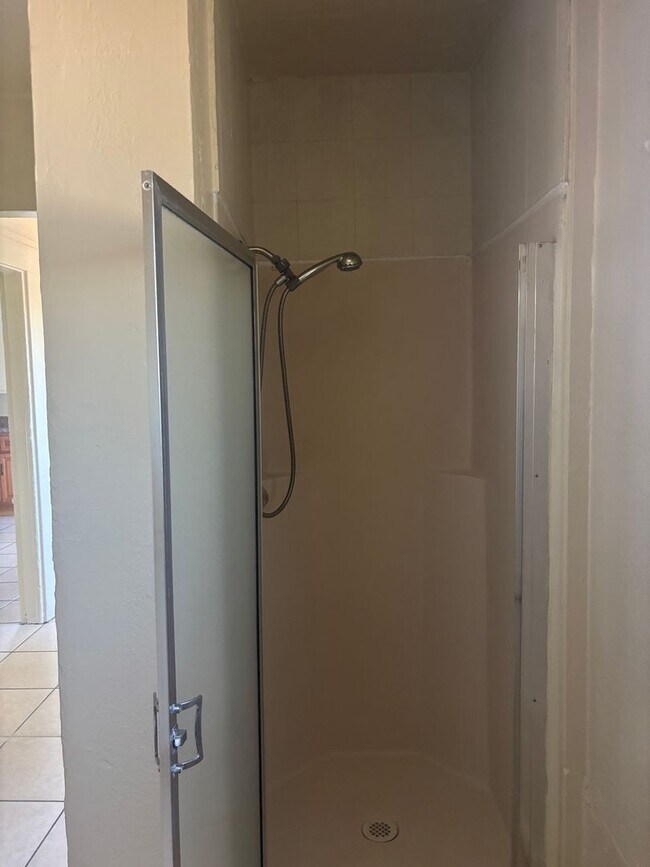 Building Photo - 3 Bed/2 Bath with additional bonus room. D...