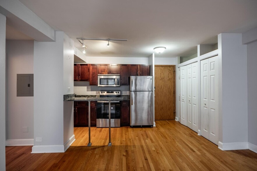 Building Photo - 4180 N Marine Dr