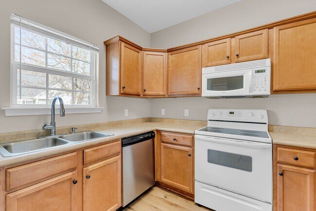 Building Photo - 3 Bedroom 2.5 Bathroom Townhome in Cypress Point - Richmond Hill