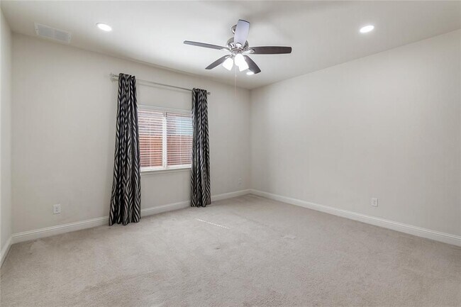 Building Photo - 3014 Paseo de Charros