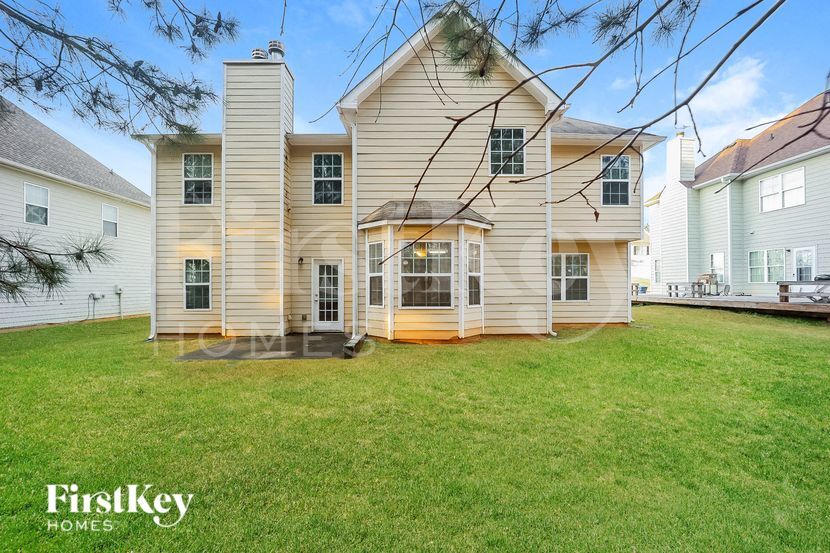 Building Photo - 5190 Upper Elm St