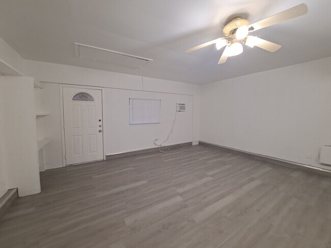 Building Photo - Amazing 3/2 with Garage Conversion Ready F...