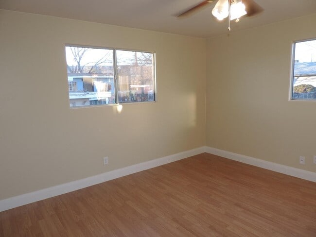 Building Photo - Dog Friendly - 4 Bedroom with Granite Counter tops.