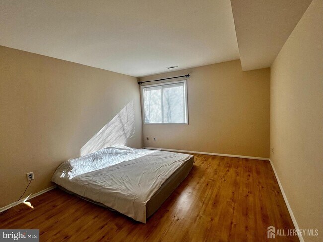 Building Photo - 2112 Sayre Dr