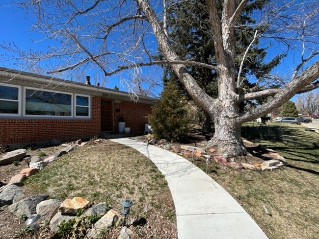 Building Photo - Available August 1, 2026 | PRE-LEASE 2 BED 1 BATH – Updated North Boulder Home Near Trails & Down...