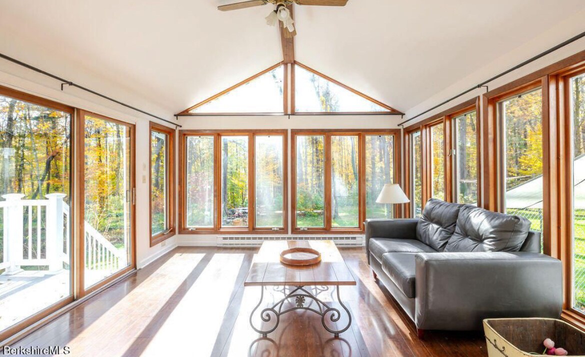 Building Photo - 230 Middle Rd