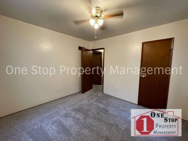 Building Photo - Cute 3 Bedroom, 1 Bath in North Kansas Cit...