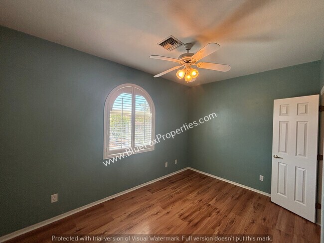 Building Photo - 7180 W Maple Ridge Dr
