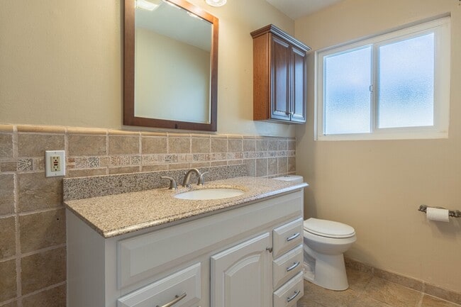 Building Photo - 833 2nd St