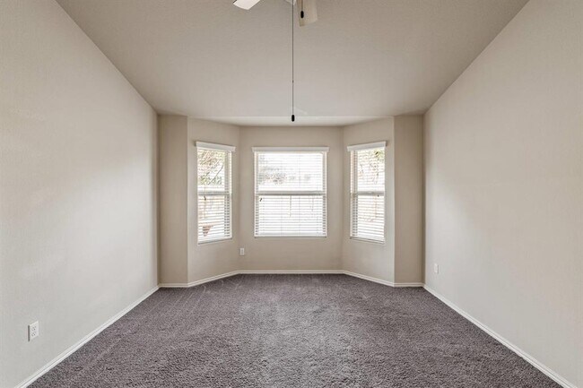 Building Photo - 180 Fletcher Bend