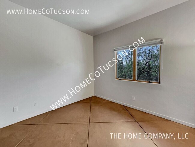 Building Photo - 12235 E Horsehead Rd