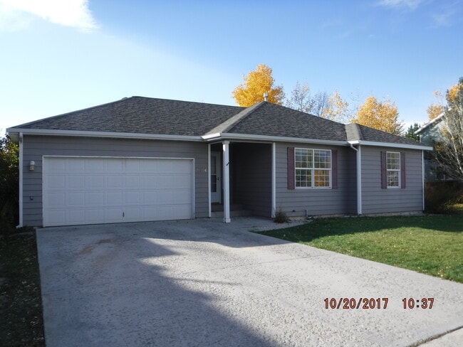 Building Photo - Centrally Located and Updated 3BD 2BA