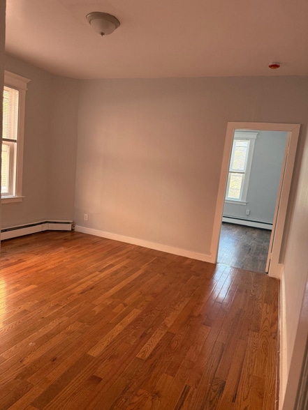 Building Photo - 17-19-19 Ellsworth St