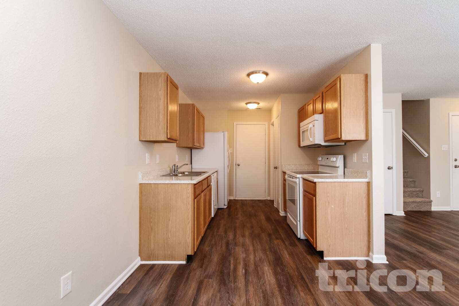 Building Photo - 10975 Walnut Grove Bend