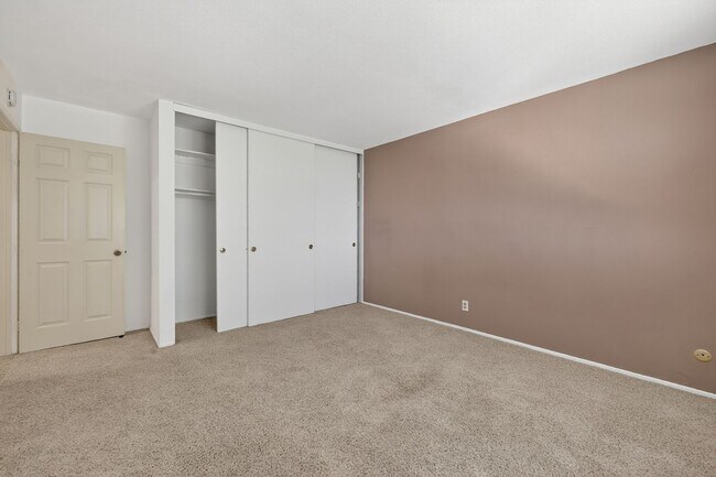 Building Photo - 5BR; 3BA Pool Home with Stunning Views in ...